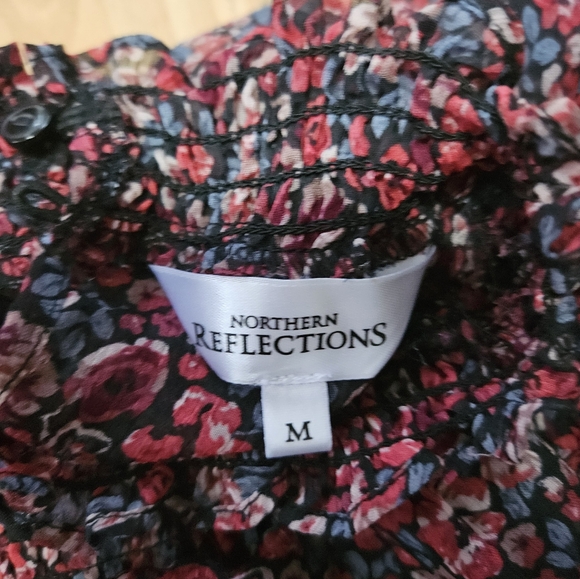 Northern Reflections Floral High neck blouse size medium - Picture 6 of 8